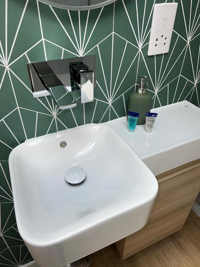 Central Ensuite Guest Unit With Ac And Free On-Street Parking Брайтонн Экстерьер фото